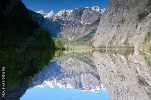 Fototapeta Naklejka Na Ścianę i Meble -  mountains in the alps and lake