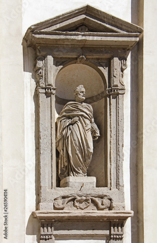 nicchia e statua di San Pietro; facciata della Chiesa di San Giuseppe; Milano photo