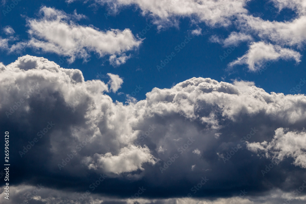 Obraz premium Clouds against blue sky as background