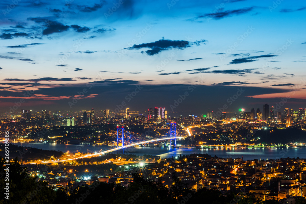 Naklejka premium Istanbul Bosphorus Bridge at sunset. 15th July Martyrs Bridge. Night view from Camlica Hill. Istanbul, Turkey..