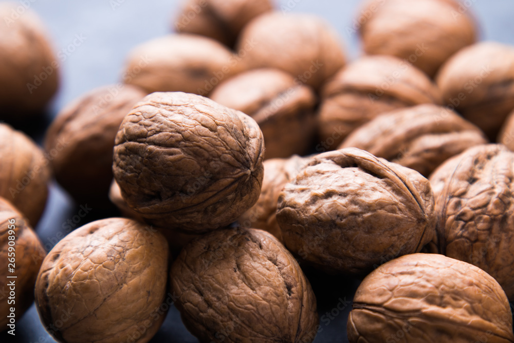 Whole walnut shells Whole walnut shells