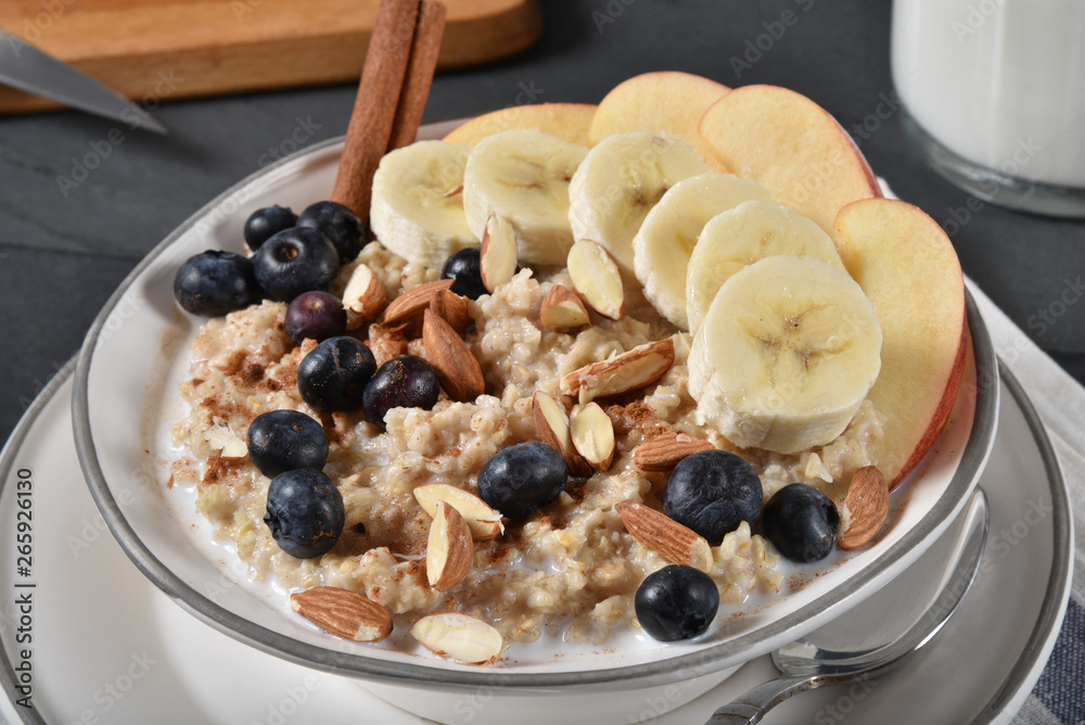 Oatmeal with fruit and nuts