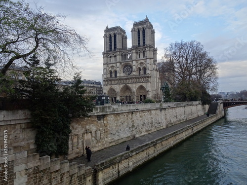 Cathédrale Notre-Dame de Paris ノートルダム大聖堂