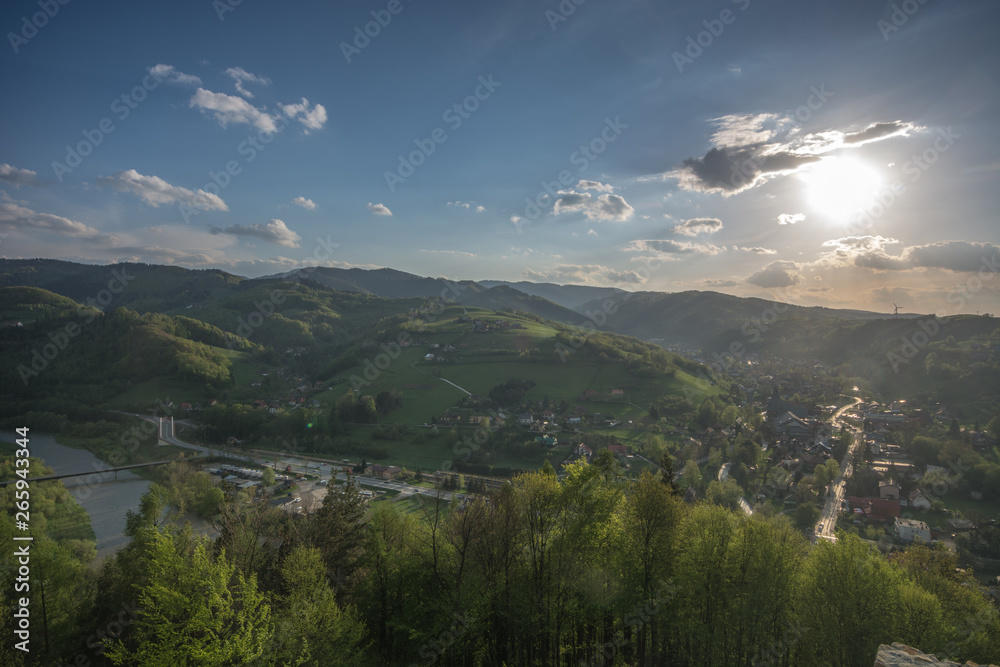 Nowo odbudowany zamek w Rytrze ,Beskid Sądecki.