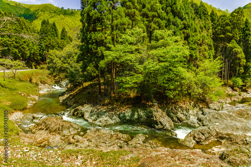 兵庫県・佐用町碧い岩と鮎返しの滝
