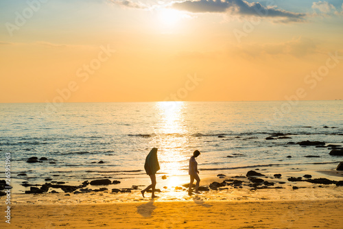 Fototapeta Naklejka Na Ścianę i Meble -  Sunset landscape with beach, sun and stones at sea shore