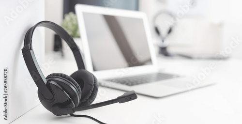 Quadro su tela Headset, hotline support concept in office