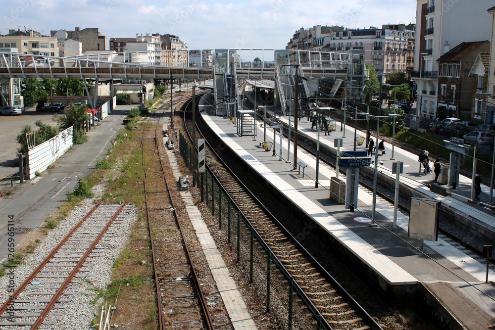 Courbevoie - Gare de Bécon-les-Bruyères Courbevoie - Gare de Bécon-les-Bruyères