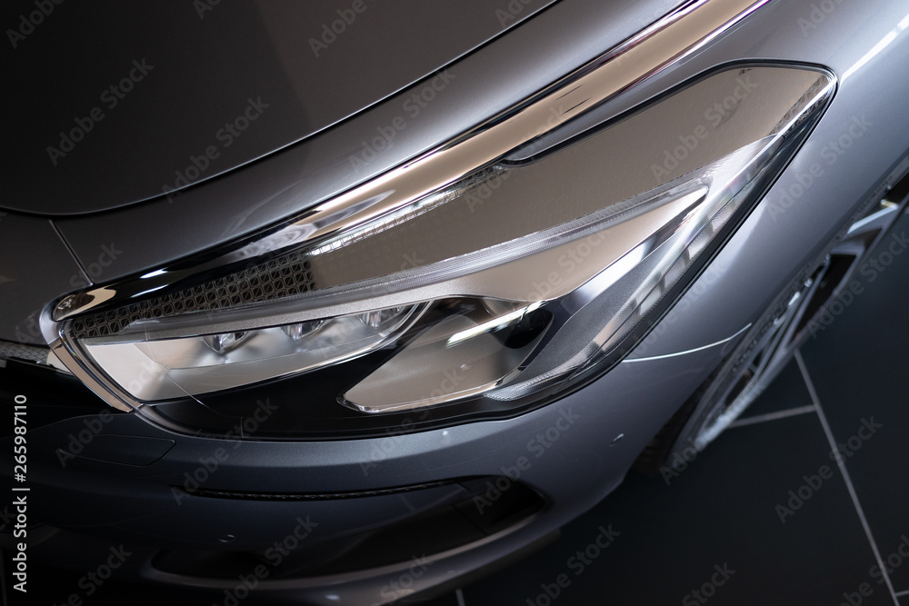 Fototapeta premium Détail d'éléments carrosserie et moteur d'un véhicule