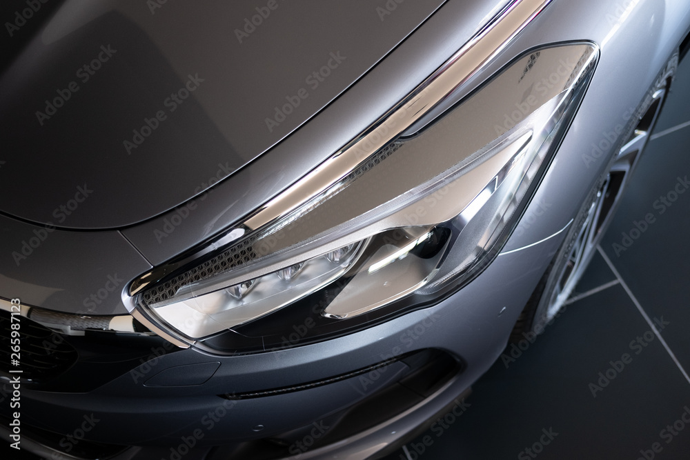 Fototapeta premium Détail d'éléments carrosserie et moteur d'un véhicule
