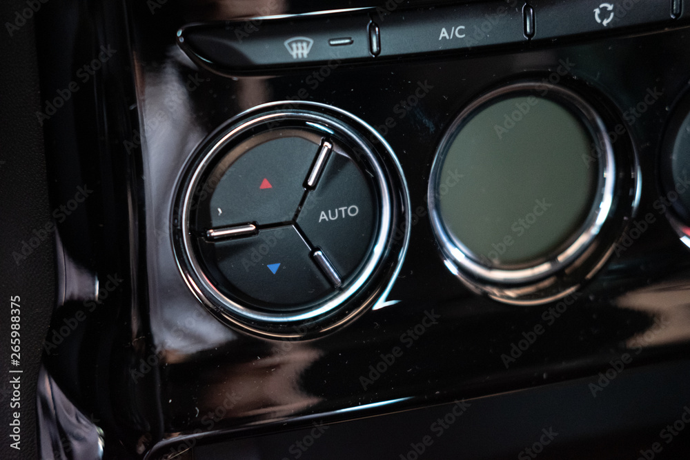 Fototapeta premium Détail d'éléments carrosserie et moteur d'un véhicule