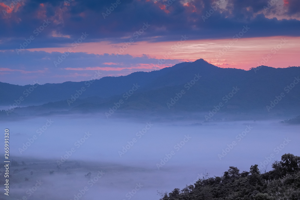 Obraz premium sunrise at Photo Corner Phu Langka View Point, view sea of fog in valley around with the hills with cloudy sky background, route 1148 Phu Langka, Phayao, northern of Thailand.
