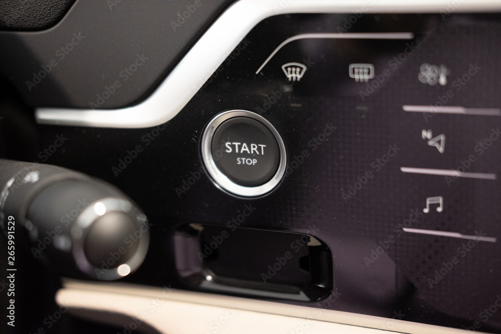 Fototapeta premium Détail d'éléments carrosserie et moteur d'un véhicule