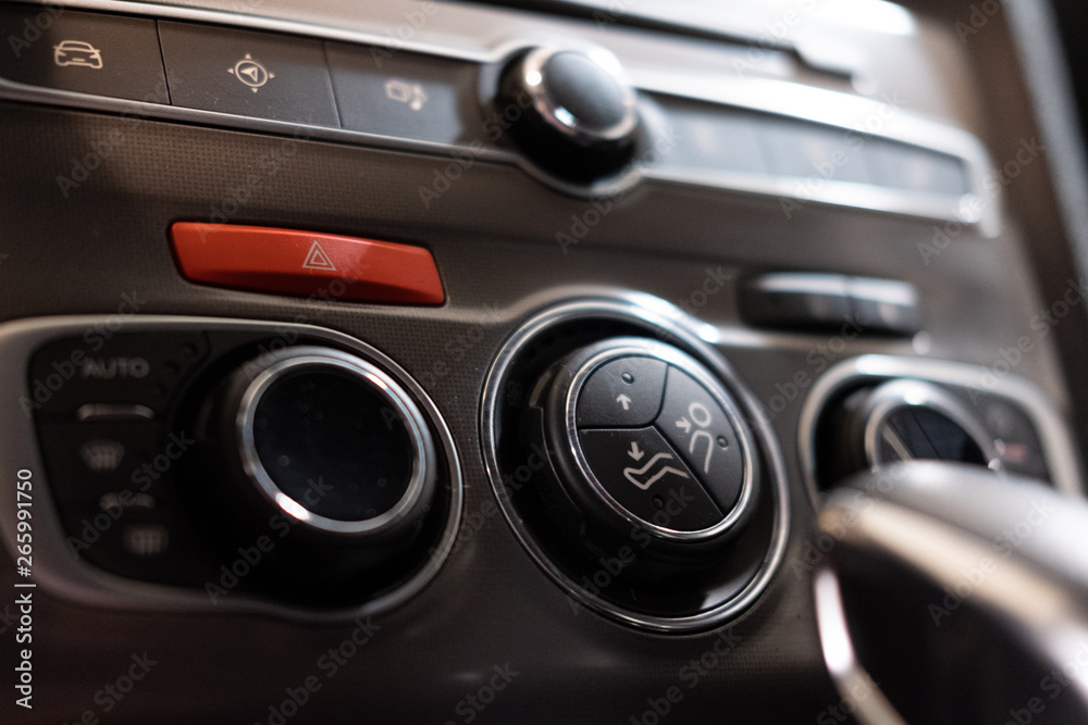 Fototapeta premium Détail d'éléments carrosserie et moteur d'un véhicule