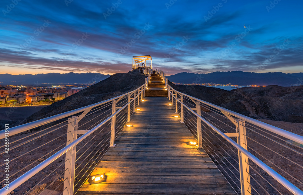 Obraz premium Sunrise at a top of the mount in vicinity of Eilat - famous tourist resort city in Israel