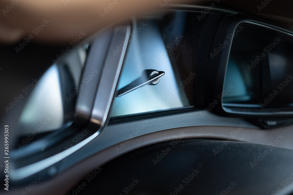 Détail d'éléments carrosserie et moteur d'un véhicule