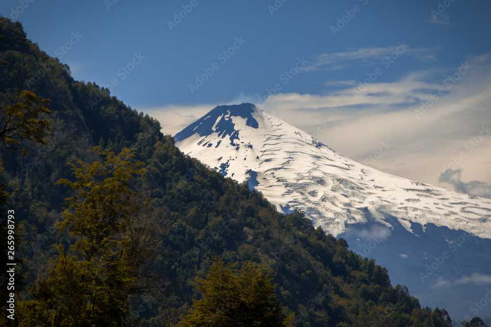 Volcan Villarrica y cerros de Panguipulli