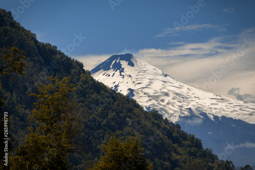 Volcan Villarrica y cerros de Panguipulli