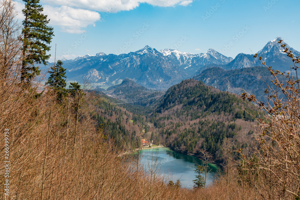 Bergpanorama mit Alpensee im Allgäu