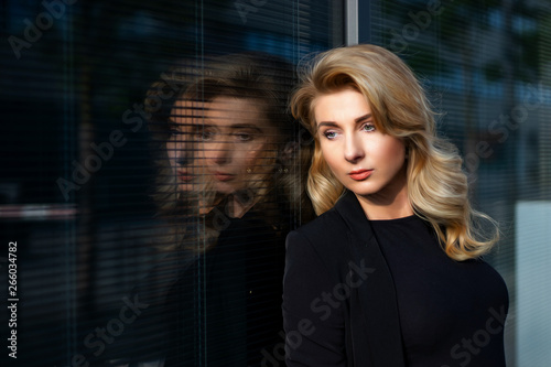 Wallpaper Mural Business woman  Torontodigital.ca