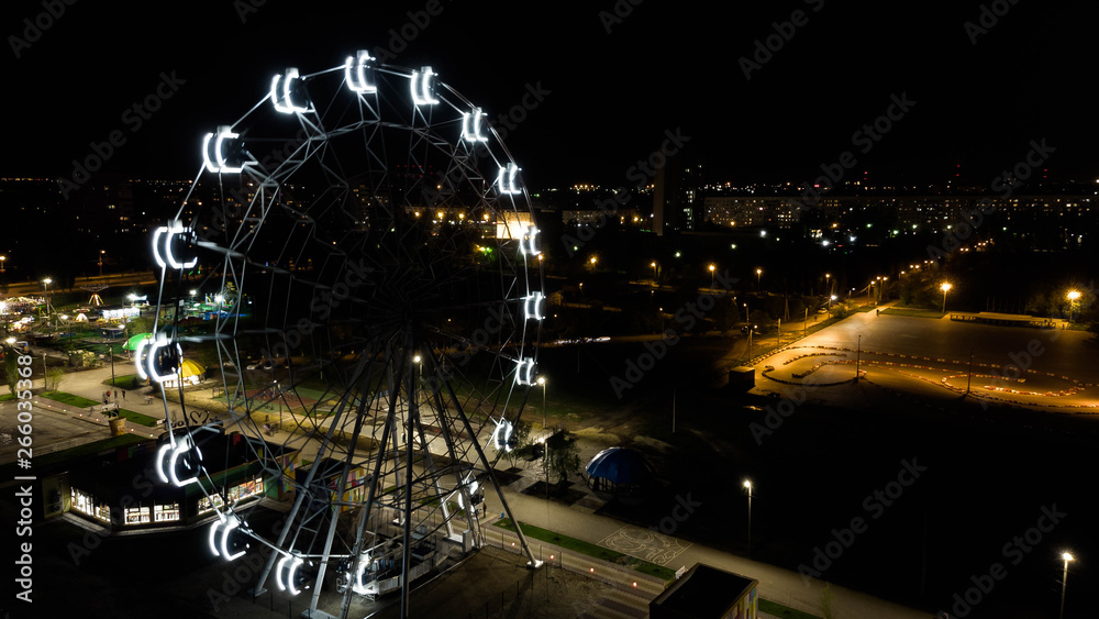 Fototapeta premium Ferris wheel in a night park. Volzhsky city. Russia