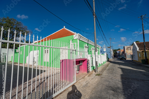 Fototapeta Naklejka Na Ścianę i Meble -   Walking the back streets of Otrobanda   Views arund the small caribbean Island of Curacao