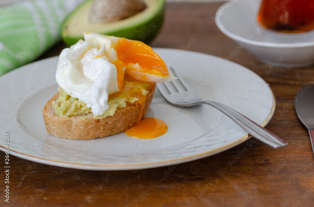 Avocado Sandwich with Pushing Egg Avocado Sandwich with Pushing Egg