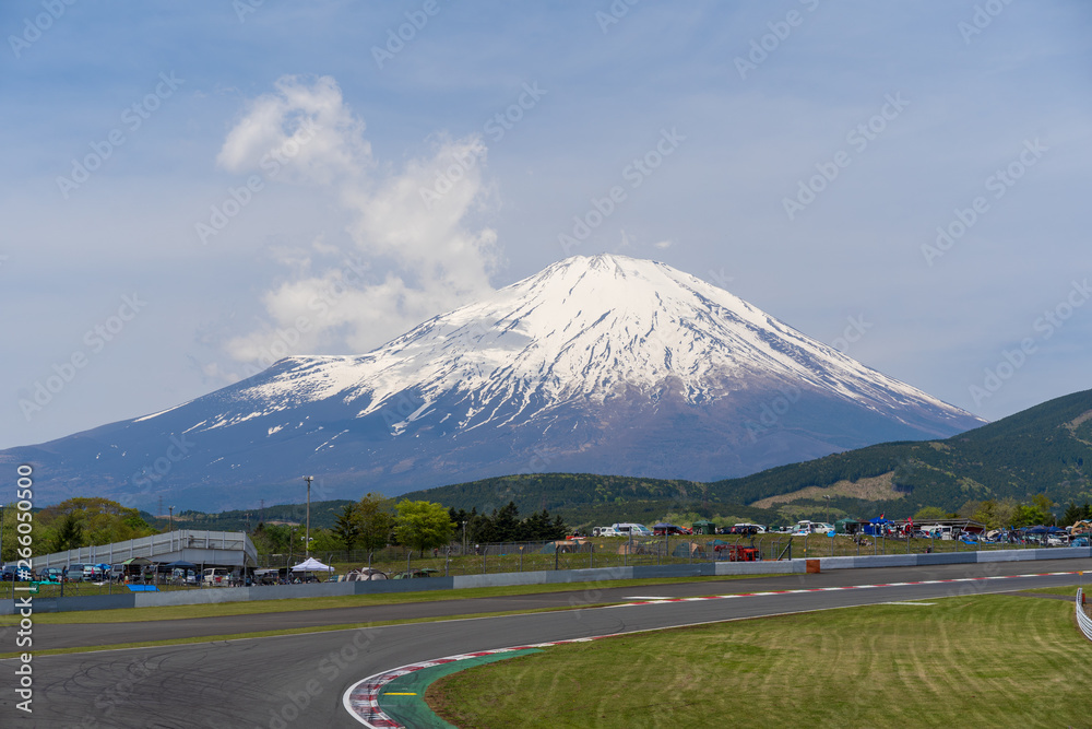 Fototapeta premium 晴天の富士山