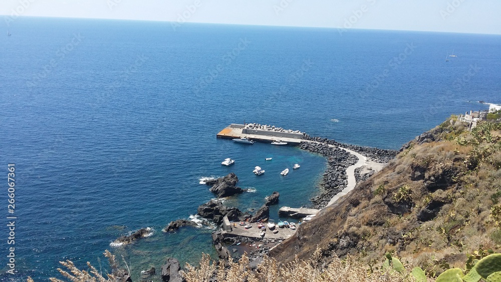 porto di ginostra (isola di stromboli)