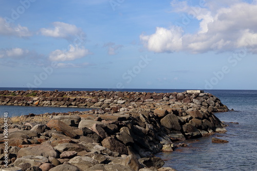 Mur de pierre pour la mer