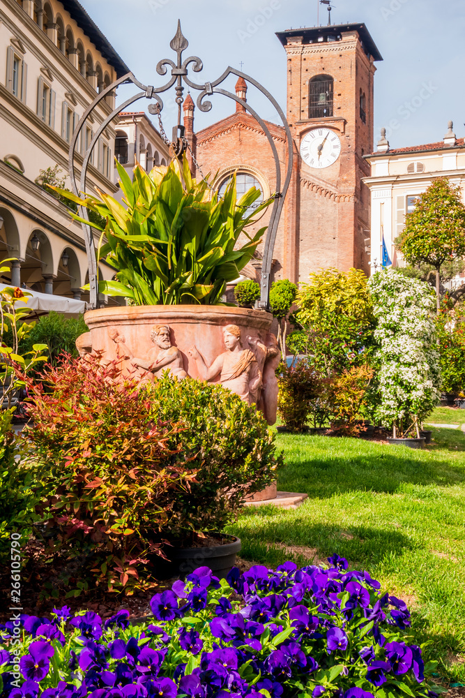 Naklejka premium Moncalieri town square