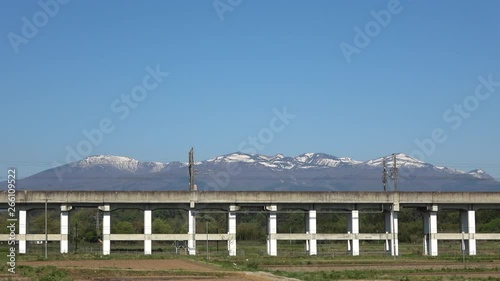 安達太良山と東北新幹線（福島県・郡山市）