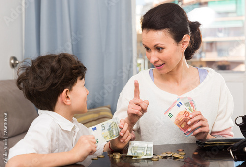Canvas Print Woman giving money and admonishing boy
