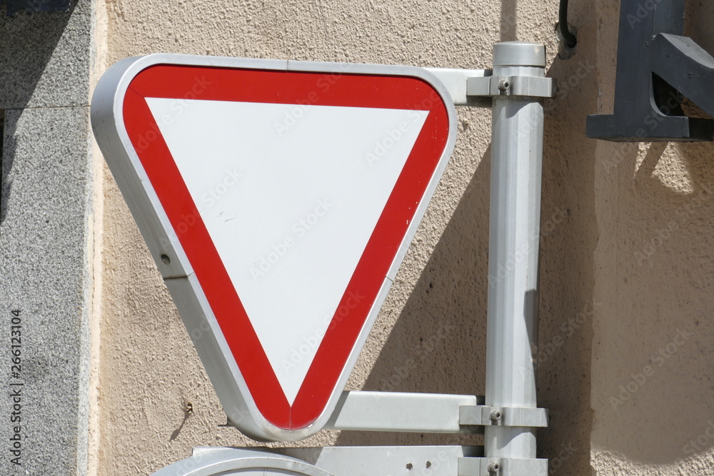 Verwunderlich Wie Verhalten Sie Sich Bei Diesem Verkehrszeichen Vorfahrt Gewahren Bilder