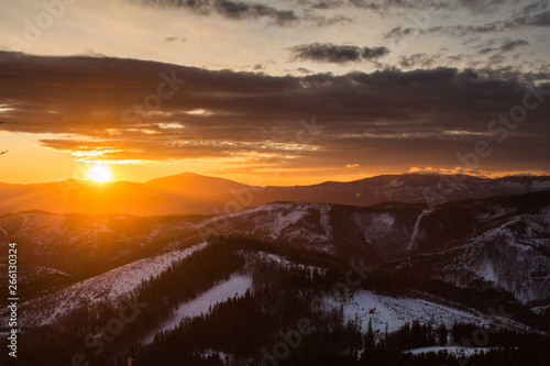 Fototapeta Naklejka Na Ścianę i Meble -  Nowy dzień w Beskidzie Śląskim