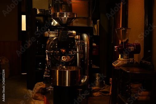 Obraz na płótnie 老舗コーヒー店の焙煎機