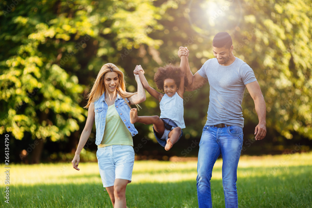 Obraz premium Happy young couple spending time with their daughter