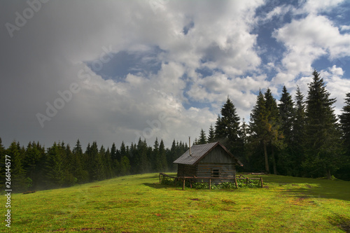 Beautiful mountain landscapes with the Ukrainian Carpathians. © reme80