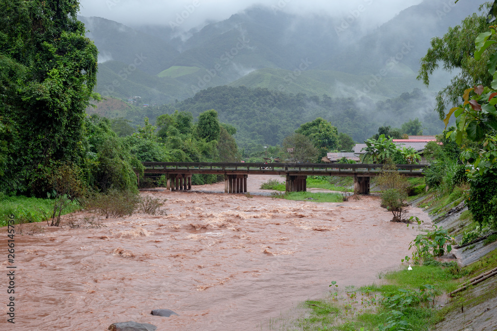 During the rainy season, there is a lot of water from the mountains flowing down, causing many areas of water. Natural disasters during the rainy season.