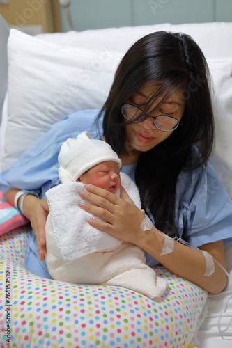 Canvas Print mother parenting, mom using hand help a baby newborn belch burping after breastf