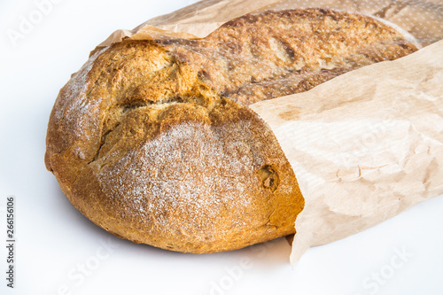 Chleb wiejski staropolski i torebka sklepowa