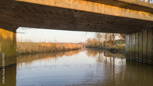 Flusslandschaft mit Ufer