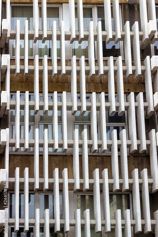 Obraz premium Close-up vertical shoot of horizontal modern design concrete shading elements