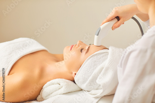 Hardware cosmetology. Cosmetology head procedure.