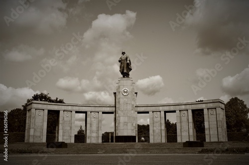 Sowjetisches Ehrendenkmal am Tiergarten photo