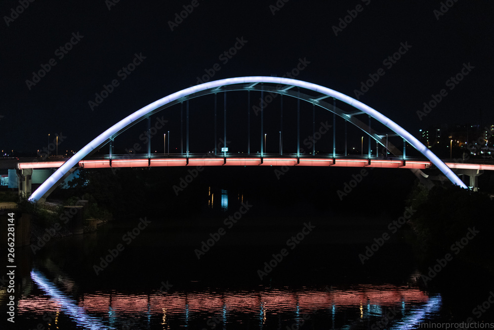 Obraz premium bridge at night