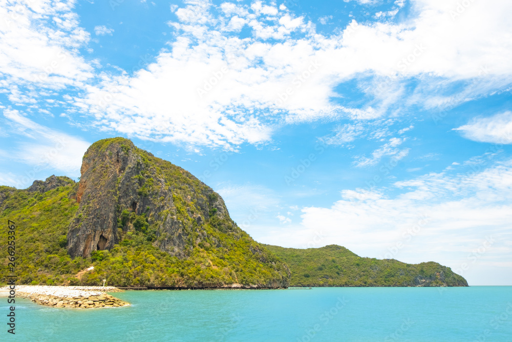 Obraz premium Tropical island in the sea of ​​Thailand Seaside scenery Travel concept