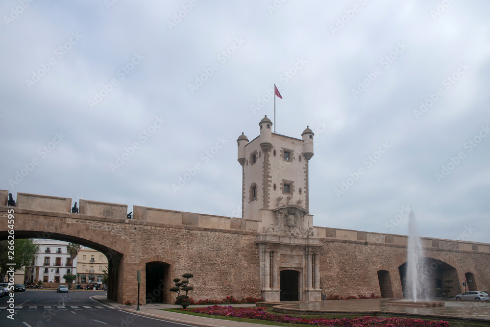 Puerta de Tierra en la capital de Cádiz, España