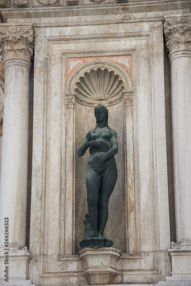 Fototapeta premium Courtyard of Doge`s Palace, or Palazzo Ducale., Venice , Italy,Statue - 2019
