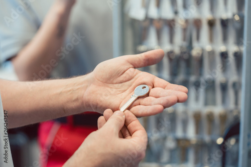 Foto Locksmith with key blanks in his shop